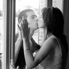 Аватарка - Поцелуй через стекло