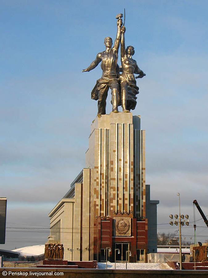 Монумент рабочий и колхозница где находится