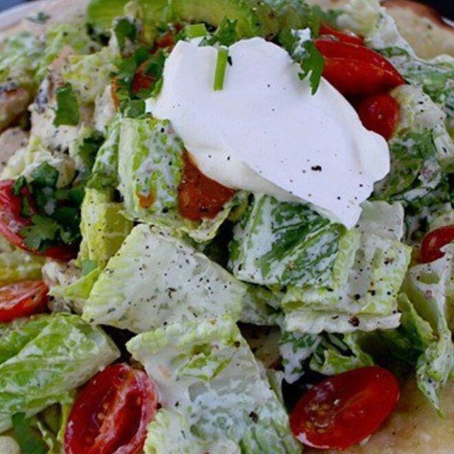 Салат цезарь с курицей и брынзой рецепт