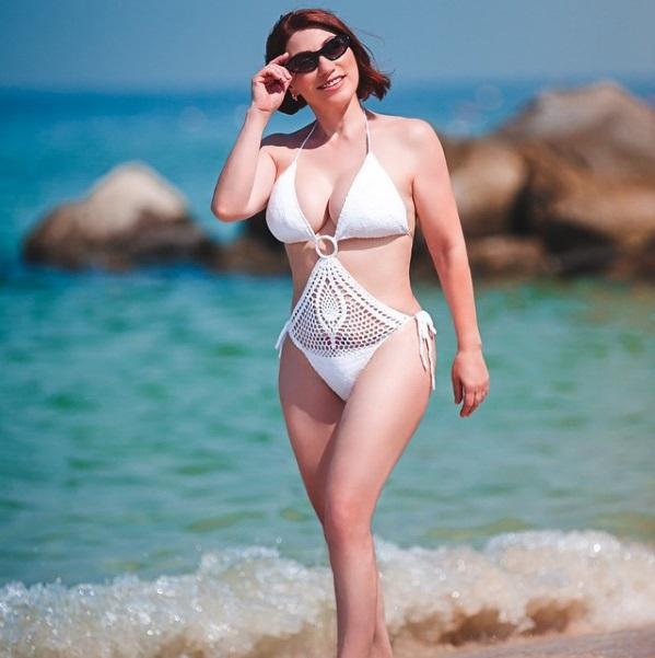 Bikini in larissa mail white
