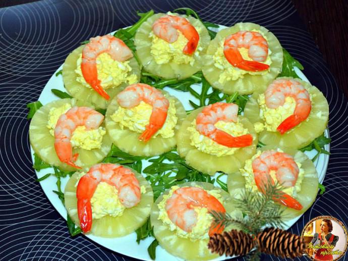 Ананасы с сыром и креветками рецепт