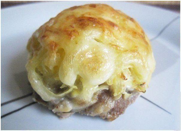 Рецепт стожки из фарша с грибами в духовке с фото