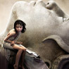 Аватарка - Девочка на лежащей статуе