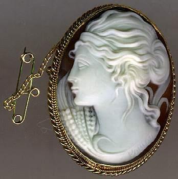Камея релланы. Янтарная камея антикварная античная. Камея из пластилина лицо легкое. Камея релланы. Камея 19 век.
