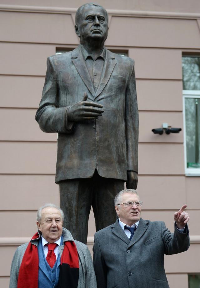 Памятник жириновскому в москве