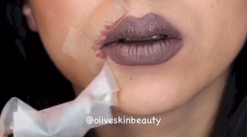 Прокол губы лабрет кольцо. Губы поперек. Кисетные складки вокруг губ. Губы поперек. Прокол губы лабрет эшли.