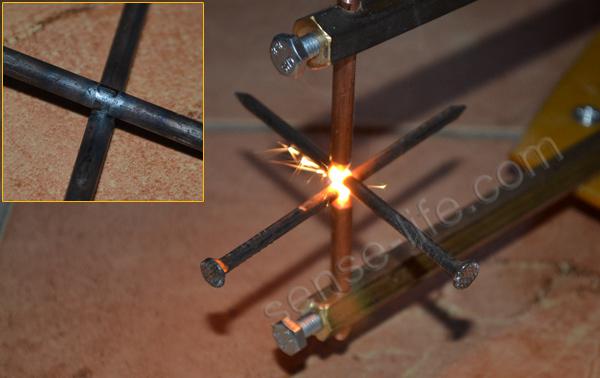 Точечная сварка проволоки встык. Как варить тонкую проволоку. Сварка тонкого металла электродом 3 мм. Сварка полуавтоматом 40мм металла. Сварка тонкого металла электродом 2 мм.