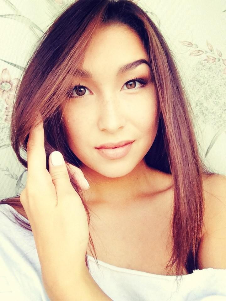 Якутянка фото. Красавицы Саха Якутия. Красивые девушки Якутии. Красивые якутские девушки. Красивые девушки якутки.