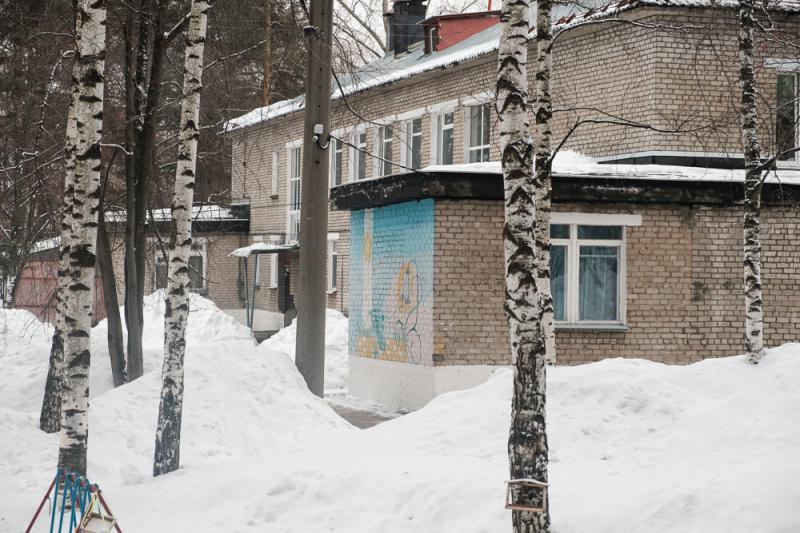 Должны ли воспитатели чистить снег на участке в детском саду своими руками