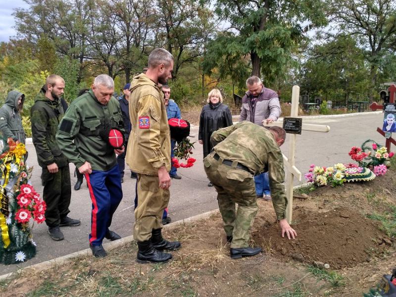 Новости донбасса сегодня контакте. Кладбище в Луганске. Военное кладбище в Луганске.