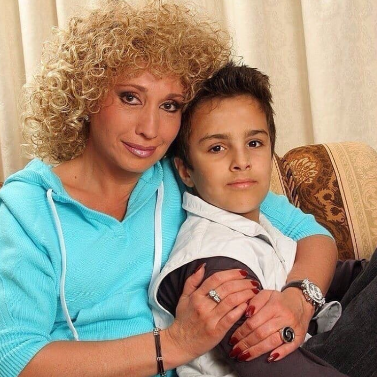 Ирина Аллегрова показала взрослого внука Счастливые родители