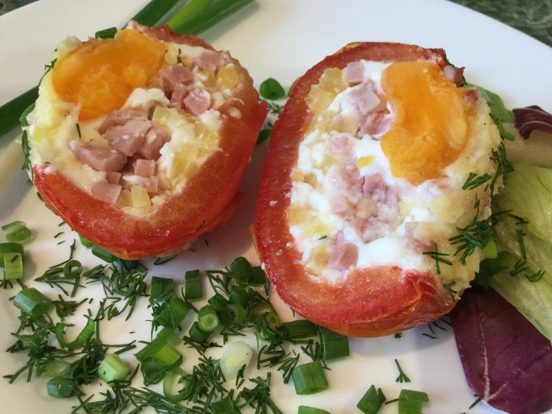 Яичница с болгарским перцем. Яйцо запеченное в перце. Вкусный завтрак. Яичница с помидорами. Яйцо запеченное в перце.