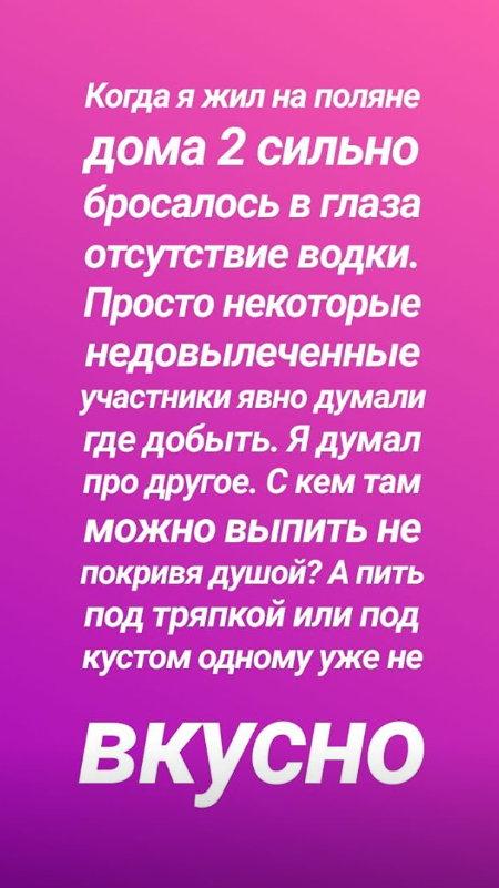Скромные девушки кавказа. Женщина должна врезаться в память. Бросаться в глаза фразеологизм. Рыжая девушка демотиватор. Не сильно бросается в глаза.