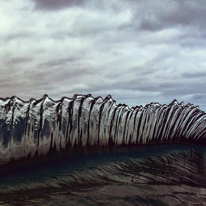 Шапка гребня волны. Австралийский фотограф Мэтт Берджесс. Океанская волна Мэтт Берджесс. На гребне волны. Гребешки волн.