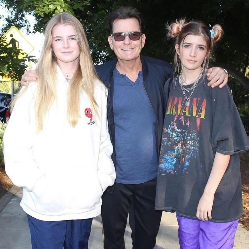 8. Чарли Шин с дочками от Дениз Ричардс, 15-летней Сэм и 14-летней Лолой, о...