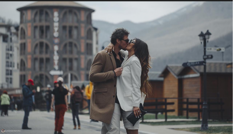Мы встречаемся с сашей. Мы встречаемся с сашей