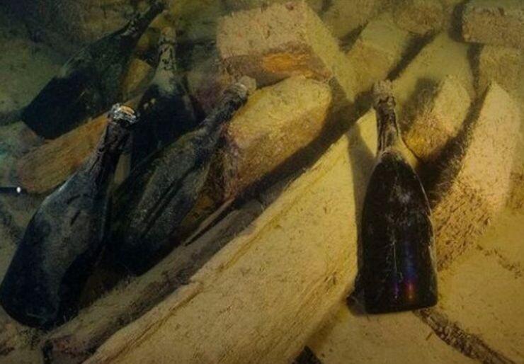 Вино выдержанное на дне моря