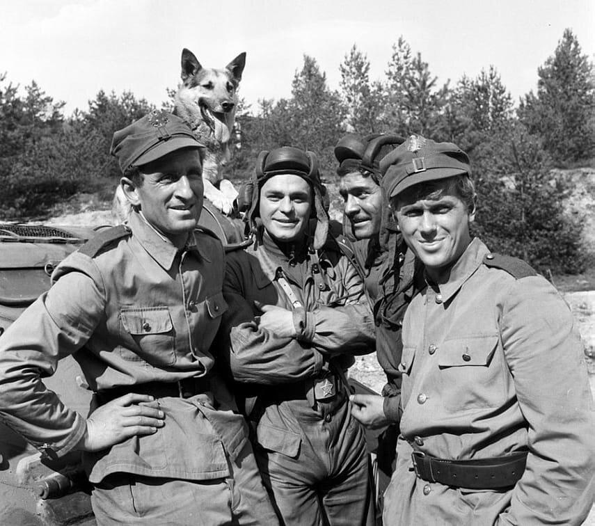 Смотреть фильм четыре танкиста и собака в цветном изображении все серии