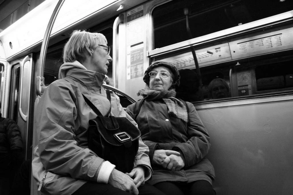 Старые едет молодых