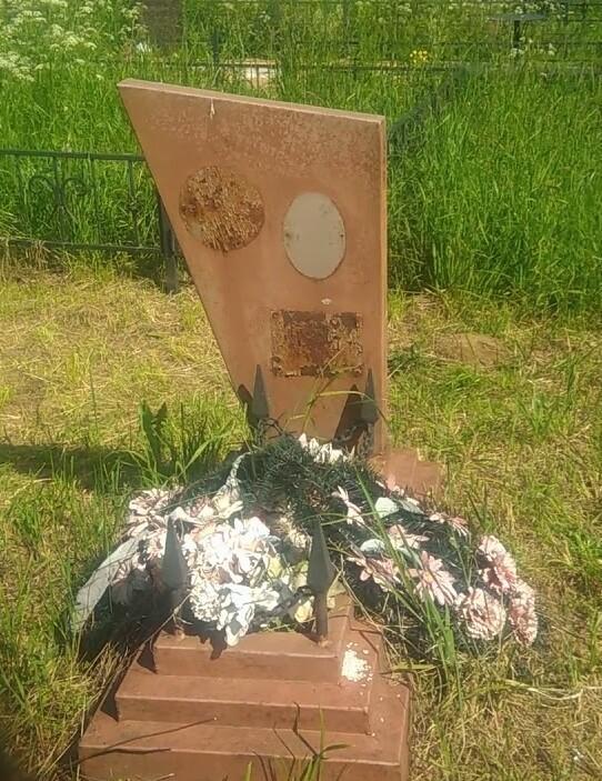 Алексей полуян могила фото История позабытой могилы на окраине деревенского кладбища - Интересное и необычн