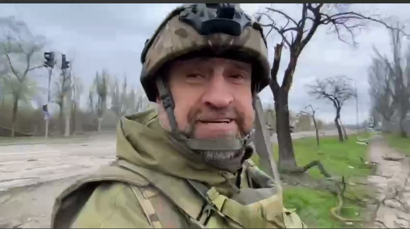 Плен прост. Вов советские военнопленные 1941. Плен прост. Плен прост. Пленные солдаты вермахта советскими солдатами.